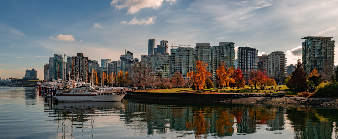 Banner Canadá: lago com algumas embarcações na cidade de Ontário.