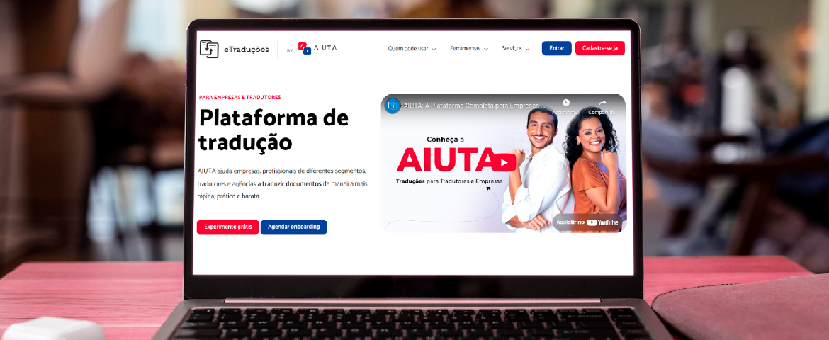 Banner laptop com site da AIUTA aberto Banner laptop com site da AIUTA aberto