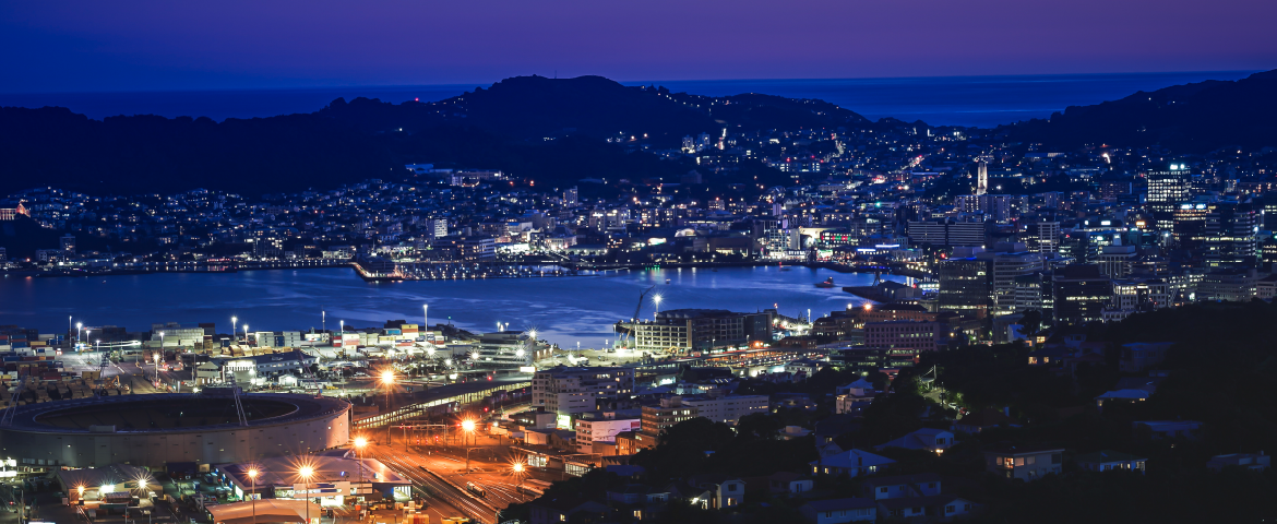 Paisagem urbana do porto de Wellington à noite após o pôr do sol Paisagem urbana do porto de Wellington à noite após o pôr do sol
