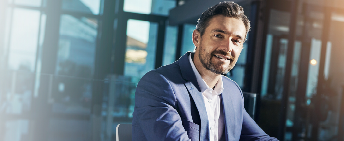 Homem em ambiente de trabalho Homem em ambiente de trabalho
