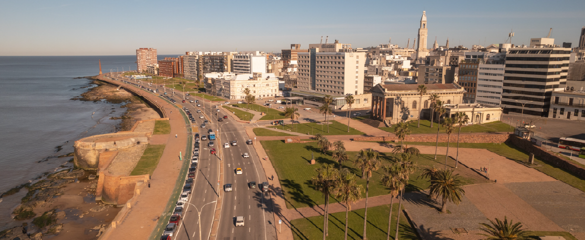 Vista aérea da cidade de Montevidéu no Uruguai. Vista aérea da cidade de Montevidéu no Uruguai.